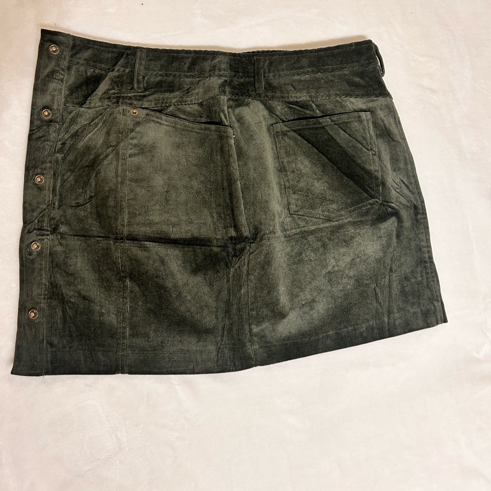 Lulus Olive green corduroy miniskirt with a charming feel
Lulus - Picture 6 of 10